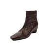 Botas Femininas de Cano Curto com Zíper Traseiro que Aumentam 5,5CM de Altura, Botas da Moda Inverno 2026 de Pele de Ovelha com Bico Quadrado e Salto Médio Tamanho 40