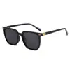 Nuevas gafas de sol de moda 2025 con montura cuadrada, protección UV400 contra rayos UV, gafas de sol elegantes para mujer, perfectas para uso casual y sesiones de fotos.
