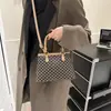 La popular bolsa de mensajero para mujer de este año 2023, nuevo bolso de mano informal estilo western, bolso de cubo de un solo hombro estilo coreano de nicho