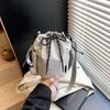 Moda Nicho Comércio Exterior 2025 Estilo Coreano Crossbody Cordão Bolsa Balde Nova Casual Simples Versátil Bolsa de Ombro para Trabalho