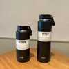 Botella de agua deportiva para exteriores TYESO para hombres y mujeres, taza aislada de gran capacidad con asa conveniente, taza portátil