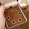 Exquisito, Luxo Leve, Alto Padrão, Moderno, Simples, Pulseira Flor de Trevo com Zircônia Microincrustada, Design de Nicho, Joia de Mão Personalizada para Mulheres