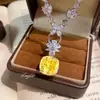 Colar Pingente Estrela Cadente Super Grande Incrustado Generosamente com Diamantes de Alto Carbono Importados Lepidolita Roxa Corte Flor de Gelo Corrente para Clavícula Quadrada Gorda