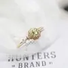 Anel anti-olivina cravejado estilo japonês feminino pedra preciosa verde anel aberto incrustado com diamante Renda Super Brilhante estilo redondo retrô