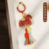 Adorno de Brocado Imitación Dinastía Song Caballo Generador de Dinero Producto Terminado, Kit de Materiales Colgantes Carro de Caballito Pequeño Hecho a Mano DIY Patrimonio Cultural Inmaterial, Regalo de Año Nuevo para Salón