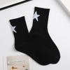 Calcetines Media Pantorrilla Estrella de Cinco Puntas Blanco y Negro Estilo Urbano, Calcetines Versátiles y a la Moda, Calcetines Deportivos Transpirables de Baloncesto para Estudiantes Varones al Mayoreo