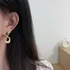 Pendientes Geométricos de Ámbar Estilo Retro de Hong Kong para Mujer, Lujo Ligero, Versátiles, de Gama Alta, Pendientes Elegantes, Pendientes de Venta Caliente Otoño e Invierno al por Mayor