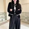 Nova coleção outono e inverno: jaqueta feminina elegante e versátil de abotoamento simples com listras e decote redondo, perfeita para uso casual
