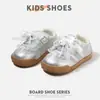 Zapatos de Niña Forrest Gump Tendencia Niños 2026 Zapatos Infantiles de Otoño Zapatos para Niños Velcro Decoración de Moño Suela Suave Zapatos de Entrenamiento Alemanes