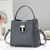Bolsas de Diseño de Nicho para Mujer 2026 Nueva Moda Bolso Cubo Elegante Bolso de Hombro Tejido Bolso Cruzado para Debajo del Brazo Estilo Coreano