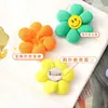 Broche de girassol com rosto sorridente estilo pastoral novo de verão atacado pingente fofo para bolsa de meninas acessórios de vestuário
