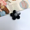 Otoño e Invierno Tela de Cuadros Beige Lazo Flor Pequeña Flor de Cinco Pétalos Broche Accesorios Joyería DIY Accesorios para Ropa