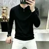 Moletom casual básico transfronteiriço novo para outono/inverno 2026 para homens, com bordado texturizado, corte fino e solto, tecido respirável, gola redonda e mangas compridas.