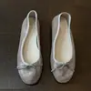 Sapatilhas francesas com laço de lantejoulas para mulheres, novo estilo 2026, sapatilhas de balé baixas com solas macias, sapatos femininos para calçar sem cadarço