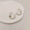 Pendientes Europeos y Americanos con Perlas en Forma de Letra C, Modernos y Elegantes, Diseño de Incrustaciones Inspirado en Chanel, Versátiles para Citas y el Trabajo, Retro