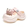 Pantuflas para Niñas 2025 Verano Nueva Moda Versátil Zapatos Individuales Estilo Coreano para Niños Suela Suave Sandalias de Princesa para Niñita