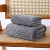 Popular toalha de rosto e toalha de banho absorventes de dupla face em flanela de coral com estampa de abacaxi transfronteiriça, várias combinações disponíveis, pode ser embalada a vácuo e etiquetagem gratuita