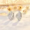 Nuevos aretes de plata de ley s925 con incrustaciones de circonita, diseño en forma de U, adecuados para la moda y el uso diario, populares en los mercados europeos y americanos.