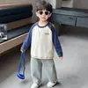 Sudadera de primavera y otoño para niños 2026 nueva elegante camiseta fina para niños, camiseta básica de otoño de moda para niños pequeños