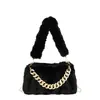 Bolsa de Pelúcia para Commuter Outono e Inverno para Mulheres, Bolsa Transversal Elegante com Corrente de Pérolas, Bolsa de Ombro Versátil, Bolsa de Braço, Bolsa Plissada Peluda