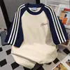 Camiseta de Manga Curta Estilo Coreano Ins Retro com Estampa de Letras e Listras, Casual com Caimento Solto e Design Color Block
