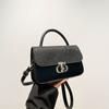 2025 Primavera y Verano Nuevo Bolso de Sensación de Alta Gama para Mujer Moda Retro Lujo Ligero Simple Hombro Cruzado Portátil Bolso Cuadrado Pequeño