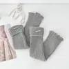 Pantalones Térmicos Nuevos de Invierno para Niñas, Espesos con Terciopelo, Tejido de Lana para Niños, Pierna Ancha, Pantalones Cálidos de Nueve Puntos, Calcetines