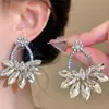 Aretes de aguja plateada con diamantes, borlas geométricas de perlas, ultra brillantes, lujosos y exquisitos, personalizados y elegantes, aretes de alta gama