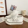 Zapatos blancos de diseño nicho 2026 primavera/otoño superventas zapatos ligeros para mujer con lunares de dopamina zapatos de lona finos transpirables