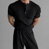 Camisa de Tricô de Manga Curta para Homens com Botões, Padrão Escuro, Estilo Britânico, Corte Slim, Seda Gelada de Verão, Tendência, Comércio Exterior, Atacado Transfronteiriço, Gola Henley