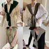 Camisa Chal de Primavera y Otoño con Prendas Exteriores de Punto en los Hombros para Mujer, Moderna y Elegante con Falda, Bufanda de Lana Anudada