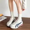Zapatos de Tabla Planos Antideslizantes de Cuero Suave con Cordones de Corte Bajo Estilo Retro 2026 Otoño Nuevo Estilo Versátiles Blancos para Estudiantes y Viajes Diarios para Mujer