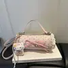 2026 Verão Novo Estilo Exquisite Bolsa de Mão com Laço Feminina Bolsa de Ombro Transversal Pingente Fofo Atacado Bolsa Feminina