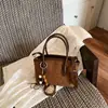Bolso Retro de Ante y Terciopelo para Mujer 2026 Nuevo Estilo Meilade Bolso Tote Pequeño para el Trabajo Bolso Cruzado tipo Cubo