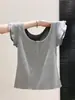 Camiseta cinza elegante de manga curta para mulheres, estilo francês, com bordas plissadas, top versátil de verão slim fit A13087