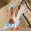 Tacones Altos de Punta Transfronterizos, Sandalias de Tacón Alto Cuadrado Poco Profundo de Moda, Zapatos de Tacón Alto Rojos en el Interior, El Logo Puede Ser Definido