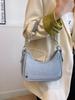 Bolso pequeño de textura de alta calidad para mujer, nuevo bolso cruzado de hombro de moda 2024, diseño retro de nicho, bolso de cadena debajo del brazo.