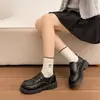 Novos mocassins de couro elegantes para mulheres, adequados para o trabalho e o trajeto diário, com sola grossa, bico redondo e design que aumenta a altura para a primavera e o outono de 2026