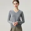 Suéter de punto 100% cachemir puro con cuello en V para mujer, nuevo suéter base cálido versátil de ajuste slim para otoño e invierno