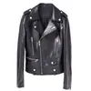 Chaqueta corta de piel de cordero estilo motero para mujer con cuello de solapa, cremallera diagonal, chaqueta clásica negra de cuero genuino ajustada