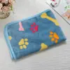 En stock Manta para Mascotas al por Mayor Manta Universal para Todas las Estaciones Manta Cálida de Franela con Estampado de Huella de Pata Esterilla para Dormir para Gatos y Perros Suministros para Mascotas