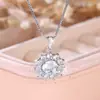 Colar de girassol mais vendido internacionalmente com cravação completa de diamantes, pingente de diamante redondo e uma corrente de clavícula delicada e elegante