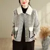 Foto real de um cardigã suéter estilo Chanel para mulheres, versão coreana, emagrecedor, elegante, curto, com gola lapela