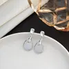 Brincos de Gota com Pedras de Diamante de Novo Estilo, Modernos e Fashion, Versáteis e Elegantes para o Trabalho e Lazer, Brincos de Luxo Leve e de Alta Qualidade para Mulheres
