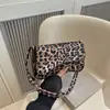 Bolsa Feminina Retrô Simples e Fashion 2026 Nova Coleção Primavera Pequena Quadrada Casual e Estilosa Bolsa de Ombro Transversal