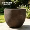 Floreira GRC texturizada preto fosco côncavo-convexa com aparência criativa, chamativa e atraente, usada para decoração externa e plantio em parques culturais e criativos