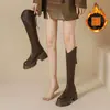 Botas Altas de Suela Gruesa para Mujer Chuyuji 2026 Otoño Nuevo Marrón que Aumentan la Altura de Caña Alta con Corte en V Botas de Jinete para Mujeres Bajitas