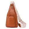 Estilo Deportivo Alto Valor Estético Tres Capas Portátil Bolso de Pecho para Mujer 2023 Nuevo Retro Piel Suave Bolso Pequeño para Viajar Serie Mori Bolso Cruzado