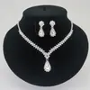 Pequeños Artículos en Stock Joyería Nueva Metal Diamante Collar Pendientes Conjunto de Dos Piezas Boda Novia Conjunto de Joyas Combinación