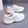 Tênis Branco Feminino Outono 2026 Novo Estilo Coreano Ins Estudante Feminina Casual Esportivo Versátil Tênis Estilo de Rua C9002